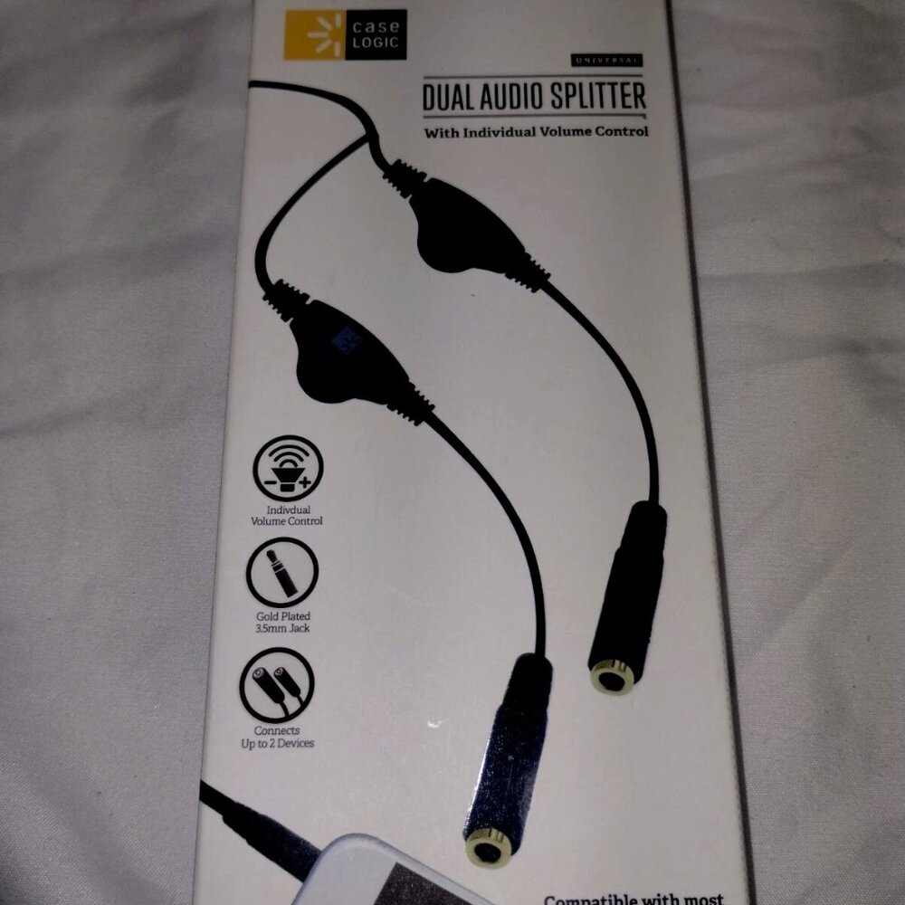 CASE LOGIC 3.5mm Stereo Headset Audio Splitter with Separate Volume Control univ